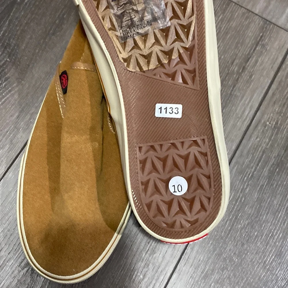 NWOT! UNLTD Tan Loafers Slip-On Sneakers‎